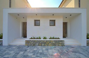 Villa Lord With Heated Pool Jacuzzi and Sauna