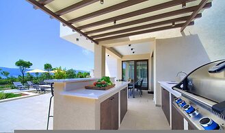 Villa Lord With Heated Pool Jacuzzi and Sauna