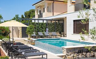 Villa Lord With Heated Pool Jacuzzi and Sauna