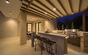 Villa Lord With Heated Pool Jacuzzi and Sauna