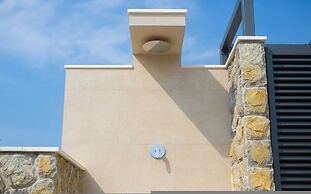 Villa Lord With Heated Pool Jacuzzi and Sauna