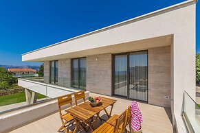 Villa Vista With Private Pool and Sauna