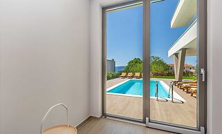 Villa Vista With Private Pool and Sauna
