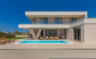 Villa Vista With Private Pool and Sauna