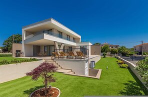 Villa Vista With Private Pool and Sauna