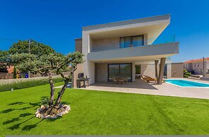 Villa Vista With Private Pool and Sauna