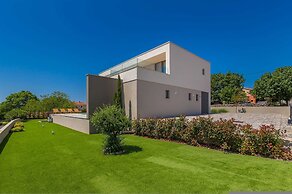 Villa Vista With Private Pool and Sauna