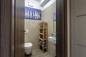 Lakefront Elegant Condo Lela