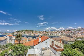 Enolabee Harbour View Apartment