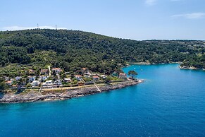 Enolabee Harbour View Apartment
