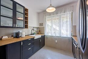 Enolabee Harbour View Apartment