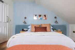 Coastal Location - Sleeps 6 & Pet Friendly