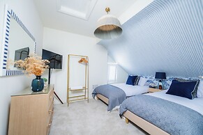 Coastal Location - Sleeps 6 & Pet Friendly