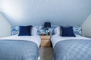 Coastal Location - Sleeps 6 & Pet Friendly