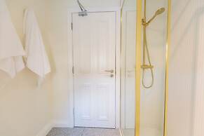 Coastal Location - Sleeps 6 & Pet Friendly