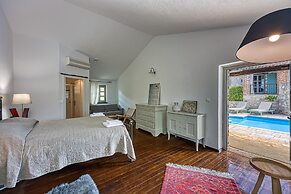 Vila Amyra With Pool