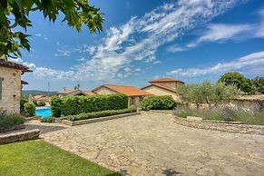 Vila Amyra With Pool