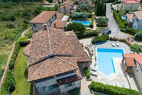 Vila Amyra With Pool