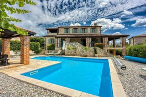 Vila Amyra With Pool