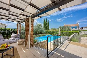 Vila Aryana With Pool