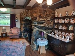 Fox's Lair Farmhouse for Panoramic Views