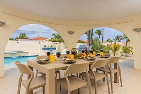 Beautiful 4BR 3BA Villa w Private Pool Jacuzzi