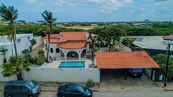 Beautiful 4BR 3BA Villa w Private Pool Jacuzzi