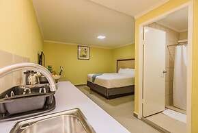 King Size Bed Studio w Pool Close to Beaches