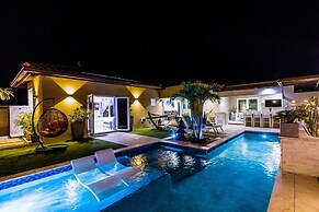Luxury New 5 Location Pool Outdoor Kitchen