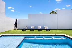 Brand NEW Villa Central Location Private Pool