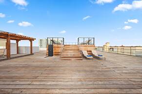 Lux Palm Beach Escape Pool Gym Prime Location
