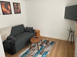 Slough - Sleeps 3 - Petfriendly - Riverside - Bay