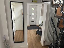 Slough - Sleeps 3 - Petfriendly - Riverside - Bay