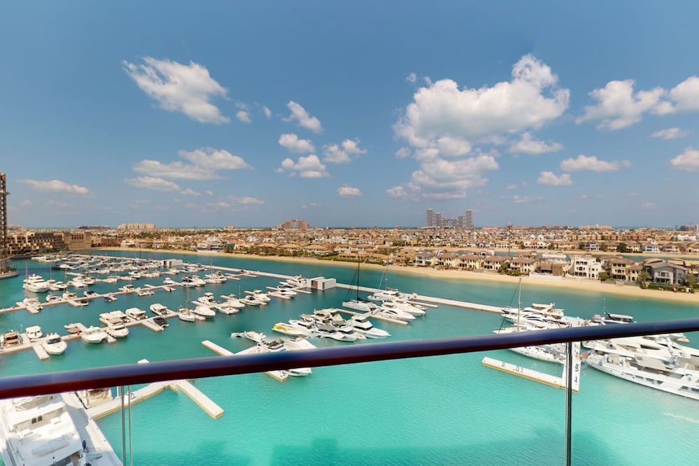 2 BD Tiara Palm Views Beach Pool Amazing Views