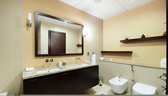 2 BD Tiara Palm Views Beach Pool Amazing Views