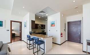 2 BD Tiara Palm Views Beach Pool Amazing Views