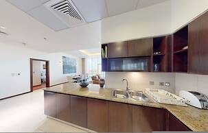 2 BD Tiara Palm Views Beach Pool Amazing Views
