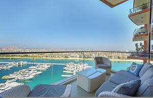 2 BD Tiara Palm Views Beach Pool Amazing Views