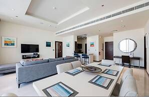 2 BD Tiara Palm Views Beach Pool Amazing Views