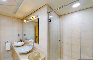 Al Dabas Beach Views 3BD Sleeps 6 Beachfront