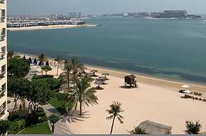 Al Dabas Beach Views 3BD Sleeps 6 Beachfront