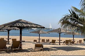 Al Dabas Beach Views 3BD Sleeps 6 Beachfront
