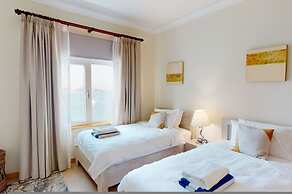 Al Dabas Beach Views 3BD Sleeps 6 Beachfront