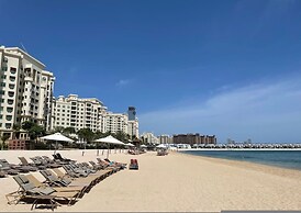Al Dabas Beach Views 3BD Sleeps 6 Beachfront