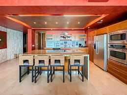 Tranquil Tides Oceanfront Family Oasis