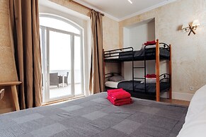 Guest House Residencial REAL