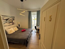 Guest House Residencial REAL