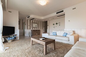 Villa Blue Sphere by Wonderful Italy