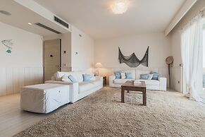 Villa Blue Sphere by Wonderful Italy