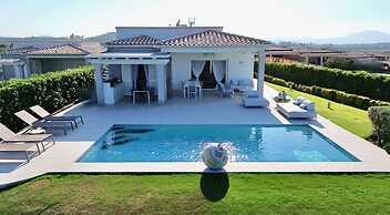 Villa Blue Sphere by Wonderful Italy